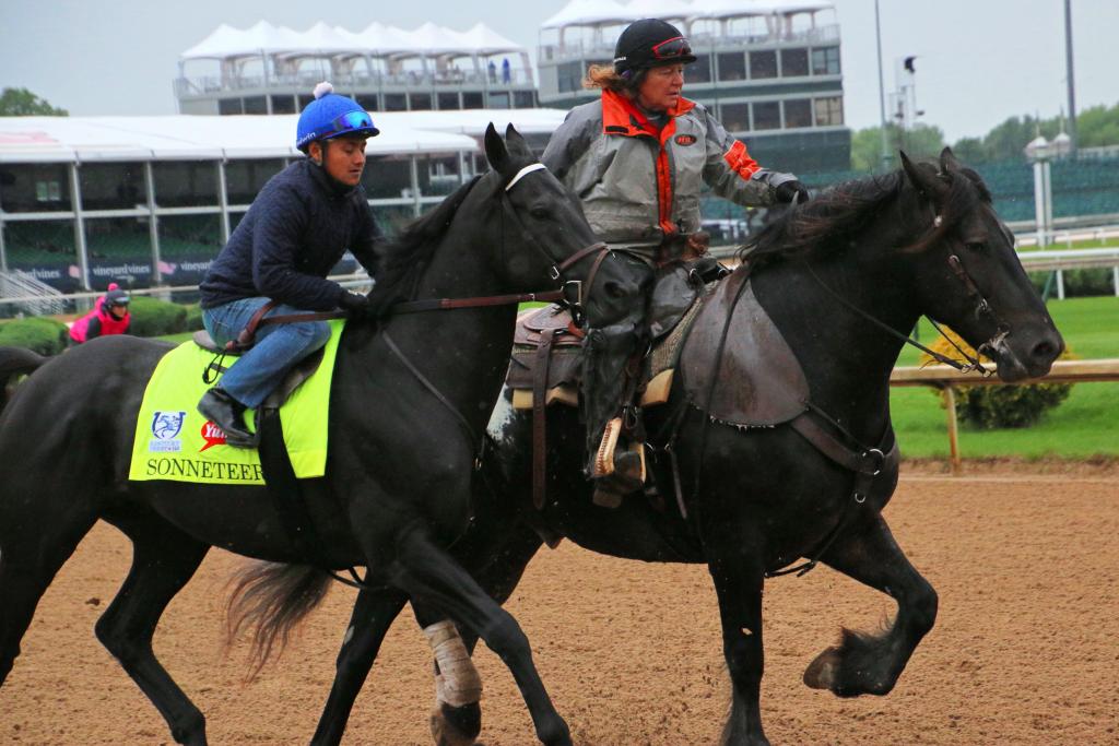 Harley wth Sonneteer at Churchill Downs. (Julie June Stewart photo)